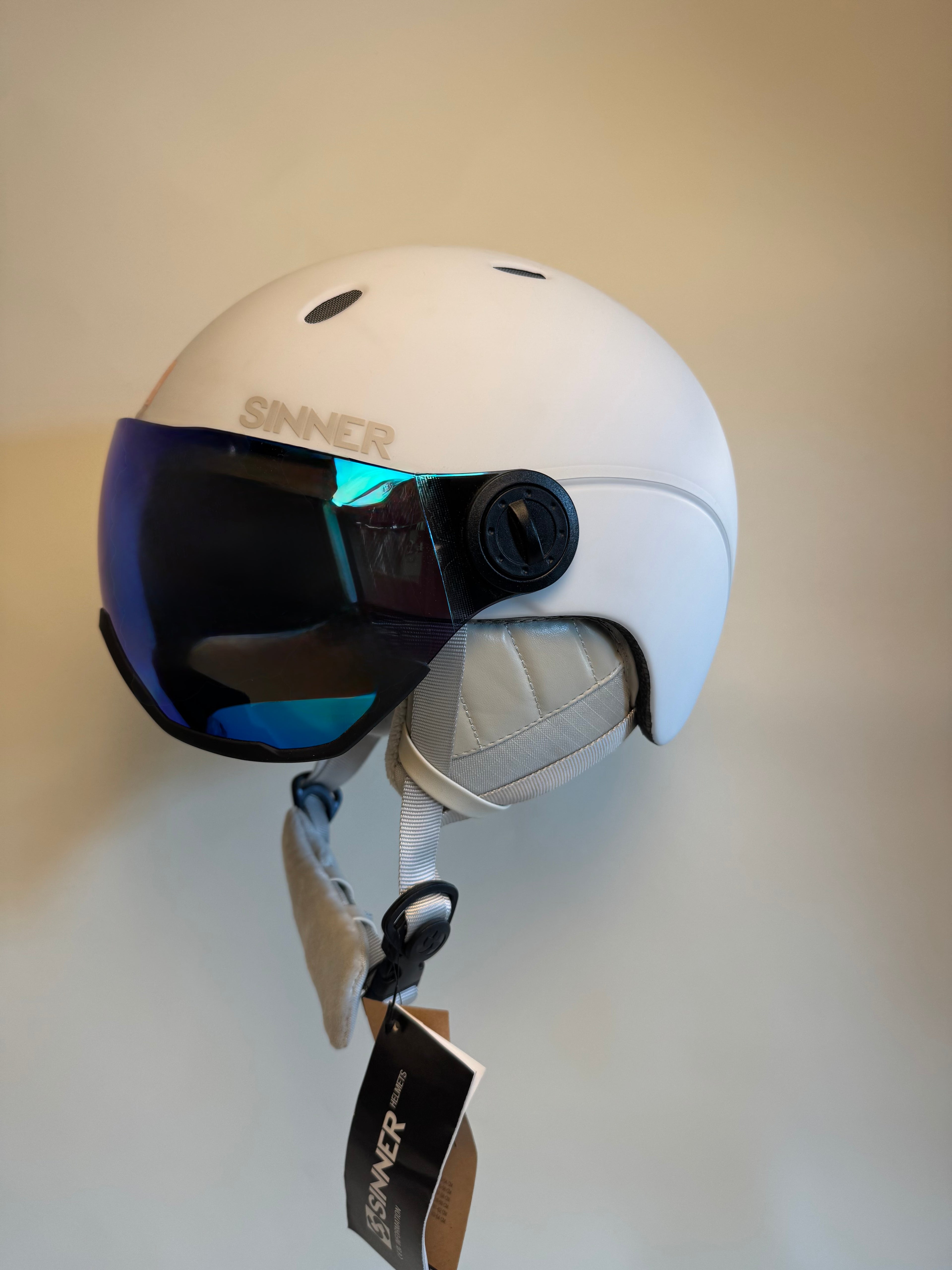 Kask narciarski SINNER Titan Visor Matte White